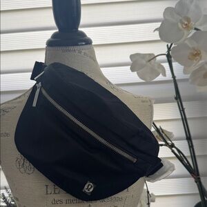131. Lululemon City Adventure Black Belt Bag 2.5L New With Tags,
